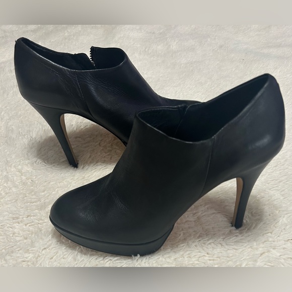 Vince Camuto Elvin Platform Ankle Booties in Black leather women’s Size 6.5M - Picture 1 of 10